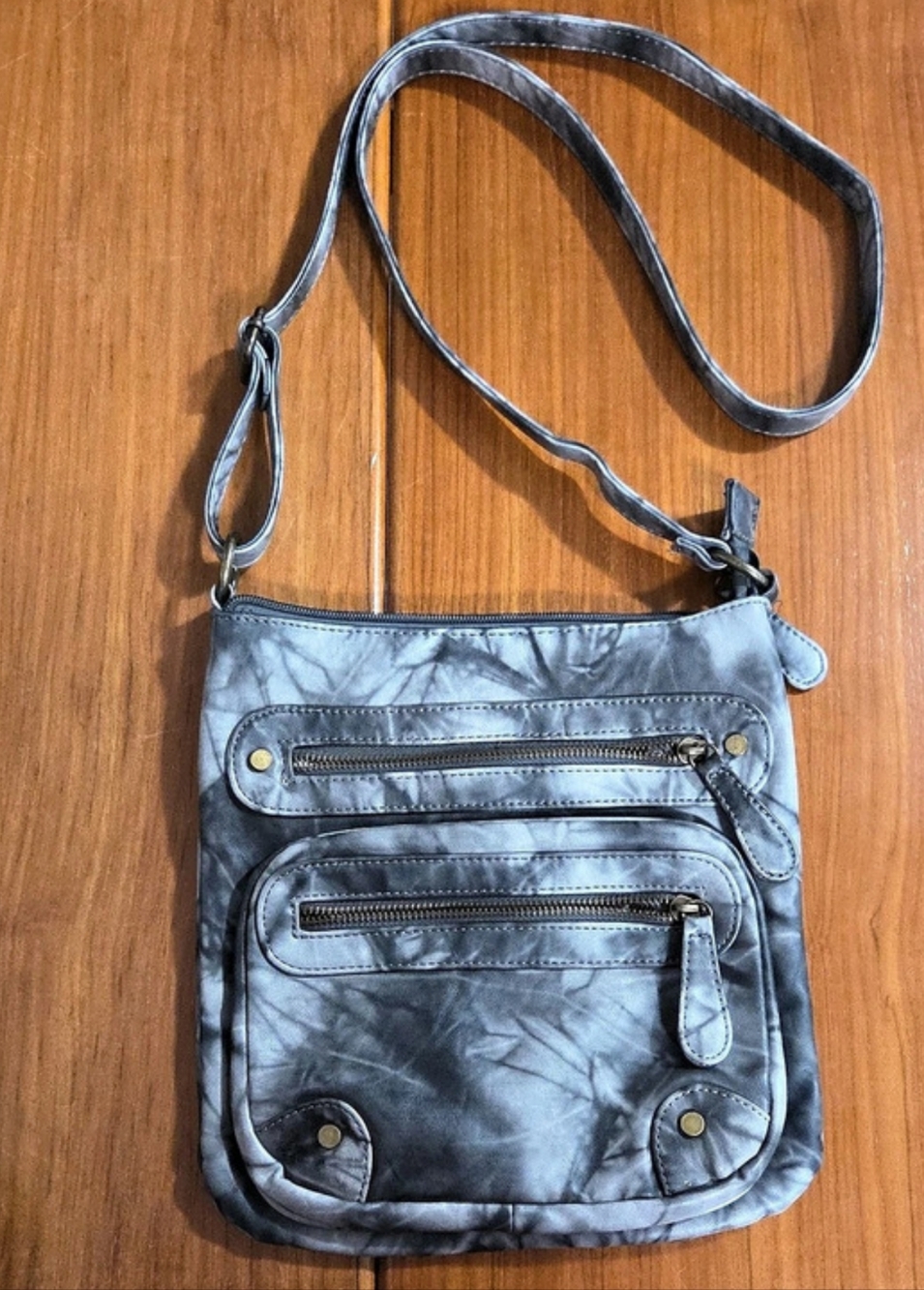 The Sak Crossbody Bag in Gray